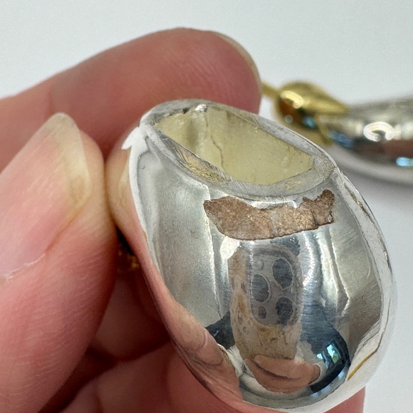 Set of 6 place card holders and 6 knife rests shaped like silver eggplants. - Picture 10 of 11